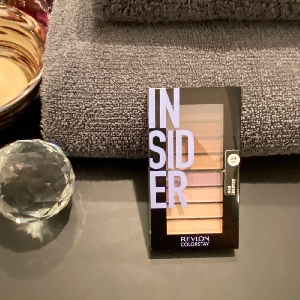 Revlon Colorstay Insider Looks Books Eye Shadow Palette #940 Initiee